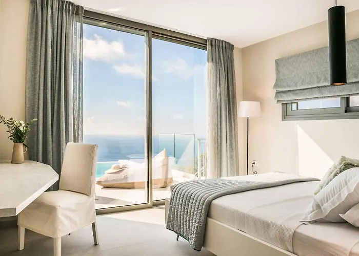 Sorian Kokkino Villa